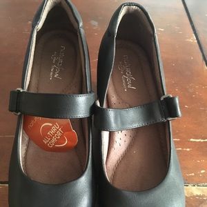 NWT natural soul Maritza wedge heels